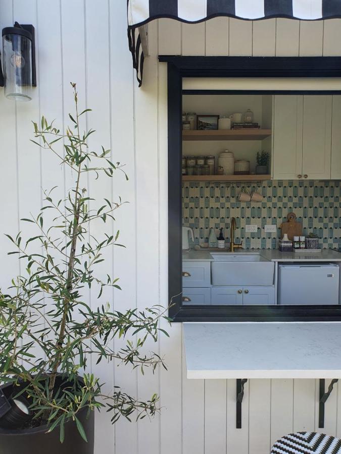 Tiny House With Greenhouse Dining Lower Hutt Ngoại thất bức ảnh