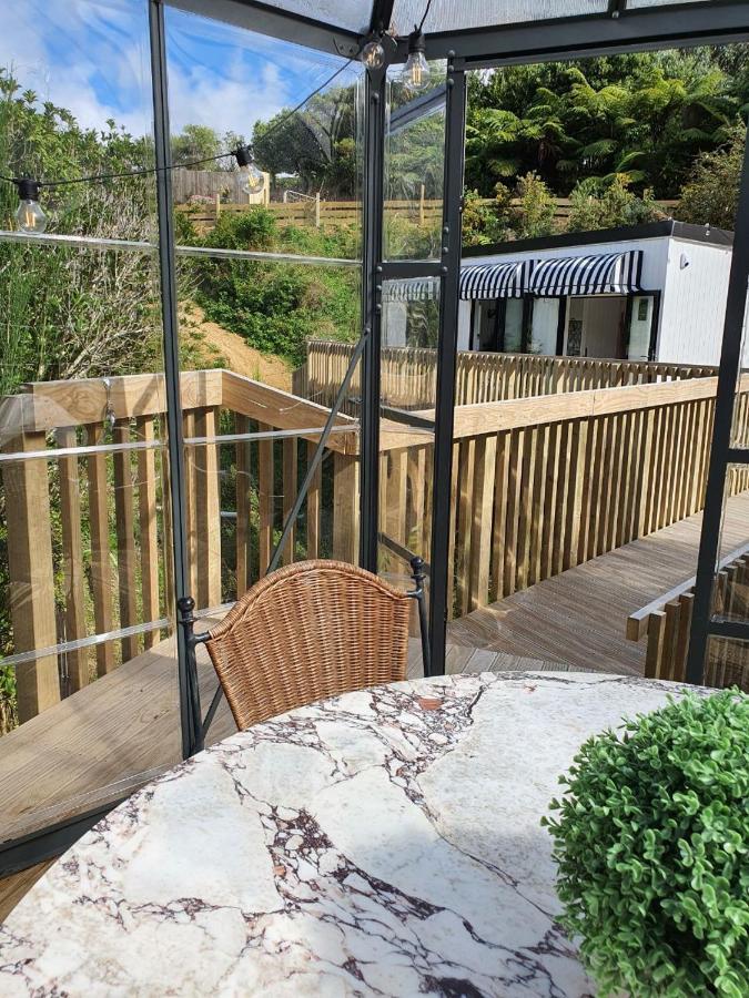 Tiny House With Greenhouse Dining Lower Hutt Ngoại thất bức ảnh