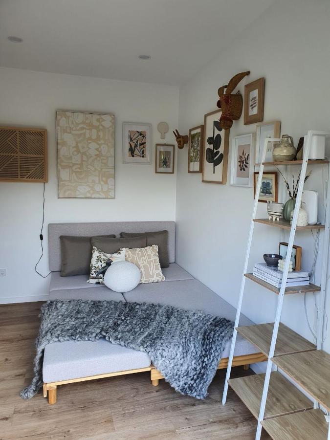 Tiny House With Greenhouse Dining Lower Hutt Ngoại thất bức ảnh